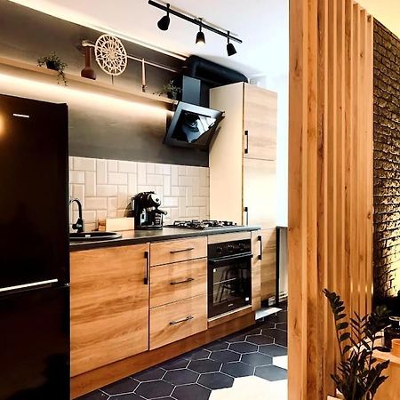 Appartamento Heart Of The City - Modern Studio With Balcony Bucarest Esterno foto