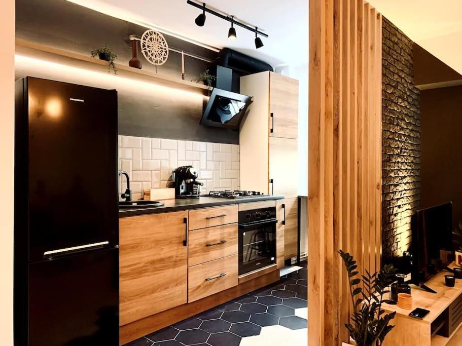 Appartamento Heart Of The City - Modern Studio With Balcony Bucarest Esterno foto