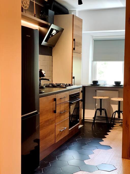 Appartamento Heart Of The City - Modern Studio With Balcony Bucarest Esterno foto