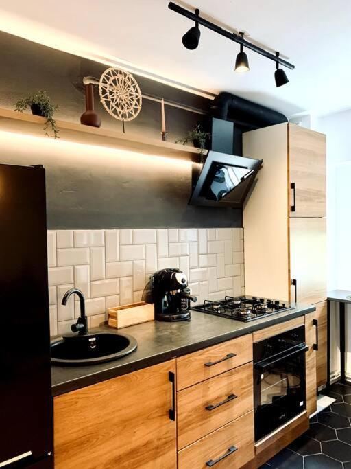 Appartamento Heart Of The City - Modern Studio With Balcony Bucarest Esterno foto